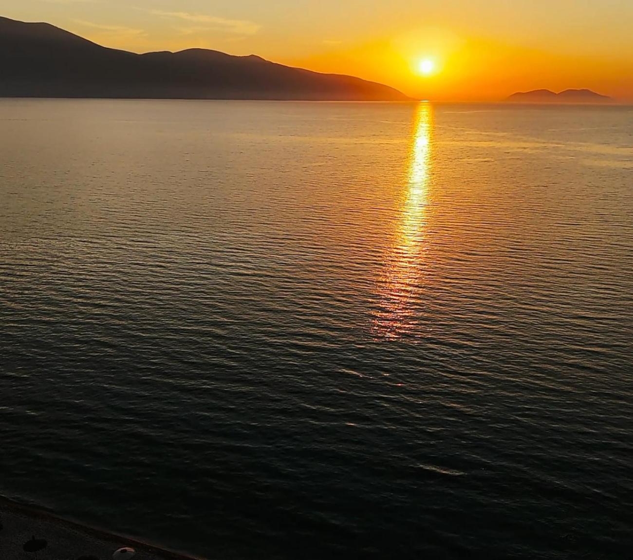 Dukes Albania Hotell Radhimë Eksteriør bilde